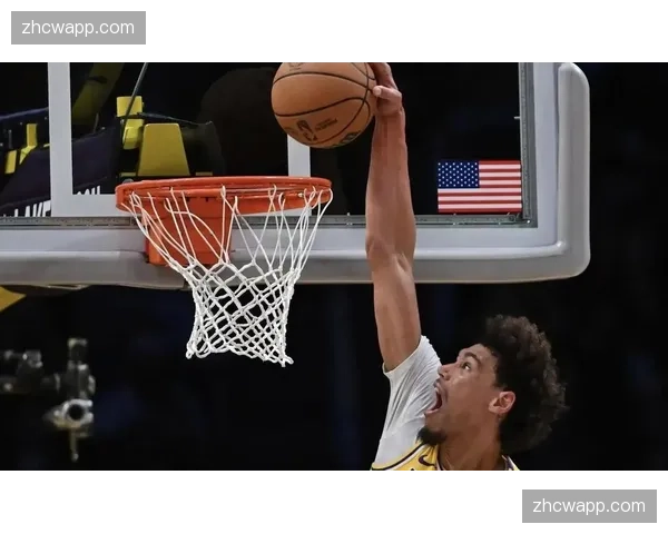 雷迪克协防时机：艾顿海斯精准臂展干扰筑起篮下屏障